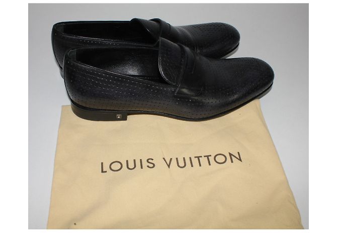 Mocassini Louis Vuitton in pelle nera con perforazione LV Nero - vista 3