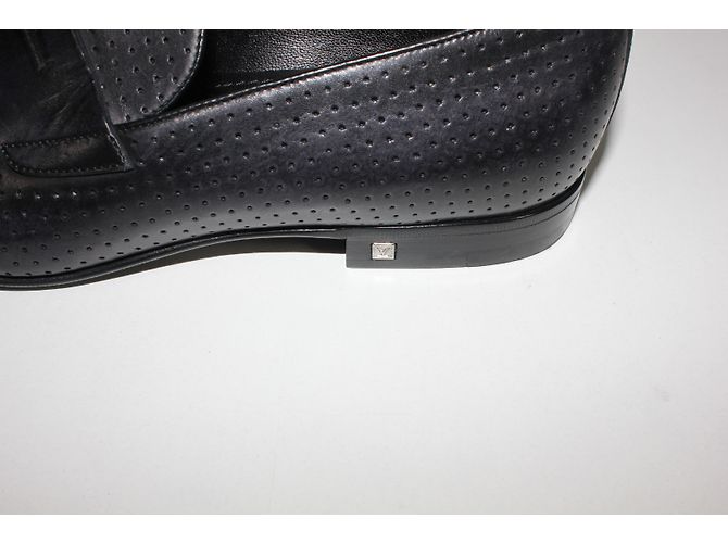 Mocassini Louis Vuitton in pelle nera con perforazione LV Nero - vista 4
