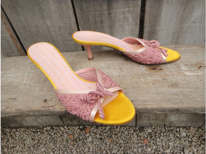 Mule Salvatore Ferragamo in pelle rosa e gialla Giallo - vista 3
