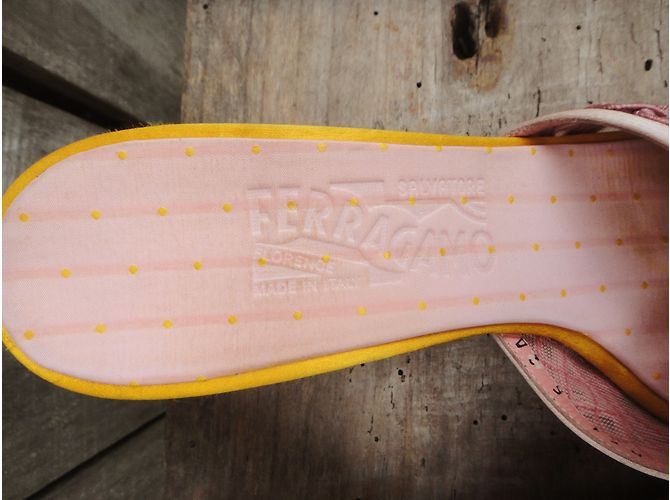 Mule Salvatore Ferragamo in pelle rosa e gialla Giallo - vista 4