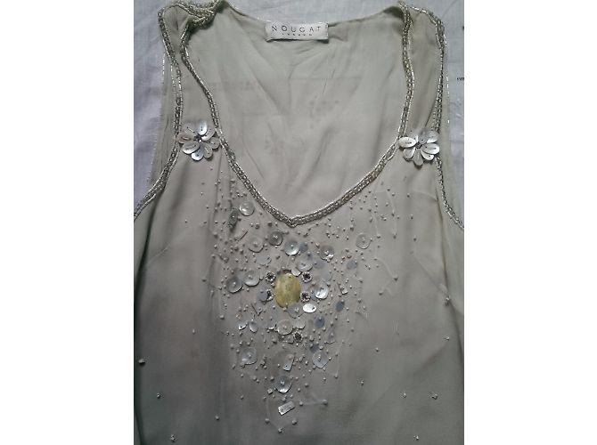 Autre Marque Top assimétrico de seda e contas Nougat London Creme Cru - vista 3