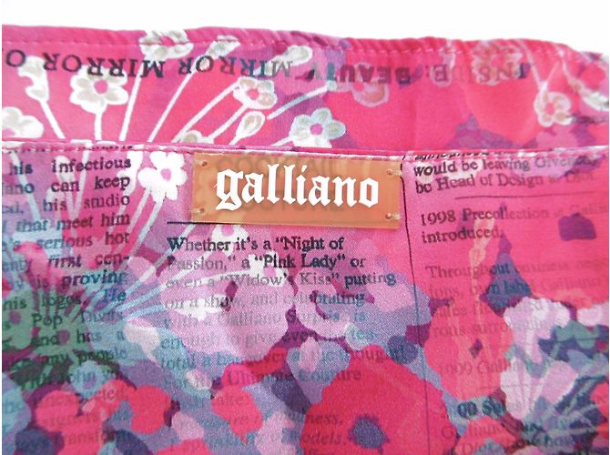 John Galliano - Seidenkleid mit Zeitungsdruck - Ansicht 15