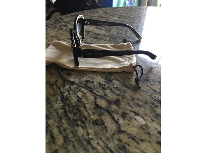 Louis Vuitton Sonnenbrille Schwarz - Ansicht 4