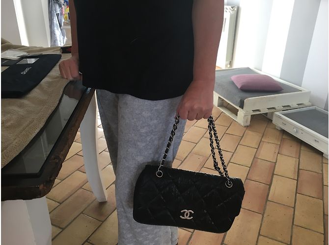 Bolsa de mão Chanel Timeless em couro preto - vista 7