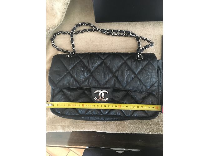 Bolsa de mão Chanel Timeless em couro preto - vista 8
