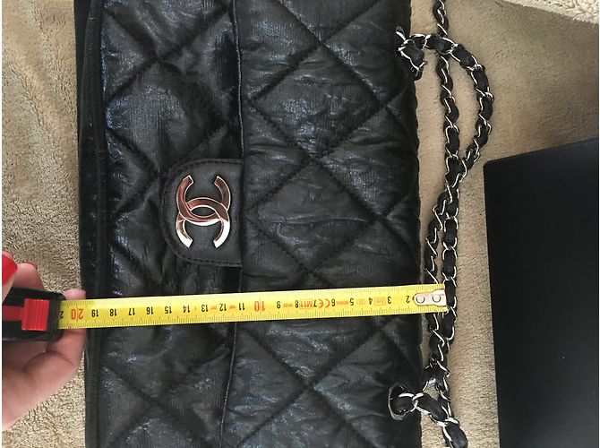 Bolsa de mão Chanel Timeless em couro preto - vista 9