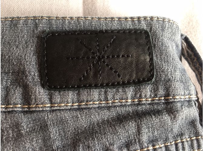 Isabel Marant Etoile Shorts aus grauem Denim mit Fransen - Ansicht 4