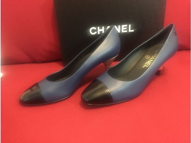 Scarpe basse Chanel in pelle blu taglia 37.5 - vista 3