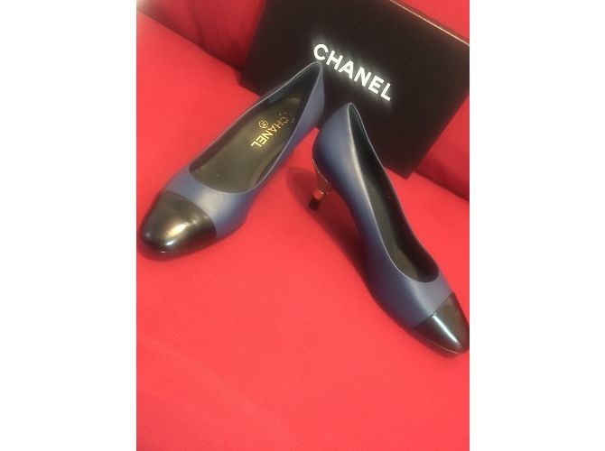 Scarpe basse Chanel in pelle blu taglia 37.5 - vista 5