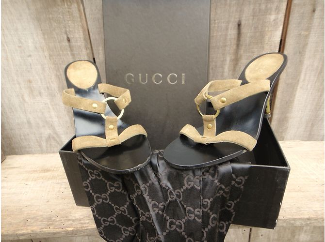 Sandali Gucci in nabuk e pelle nero beige 36IT - vista 3