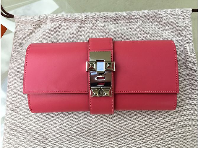 Clutch Hermès Médor 23 in pelle Tadelact rosa - vista 3