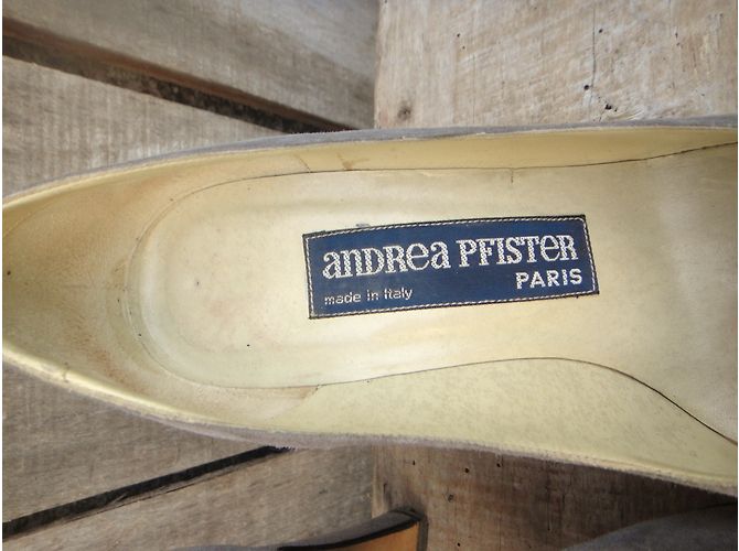 Autre Marque Andrea Pfister Pumps aus grauem Wildleder Größe 35 - Ansicht 7