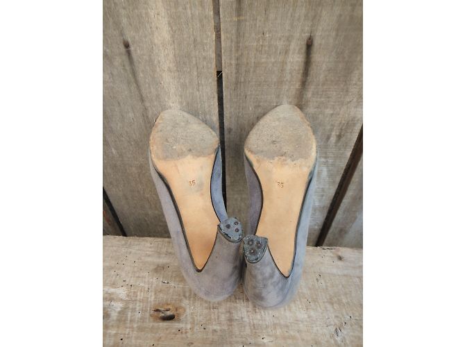 Autre Marque Andrea Pfister Pumps aus grauem Wildleder Größe 35 - Ansicht 9