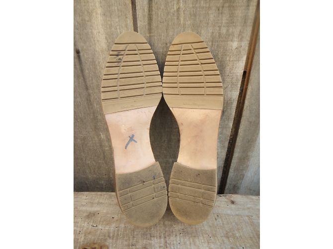 Sandali Salvatore Ferragamo in pelle di velluto kaki - vista 10