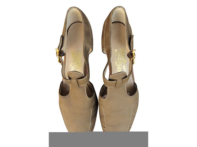 Sandali Salvatore Ferragamo in pelle di velluto kaki - vista 2