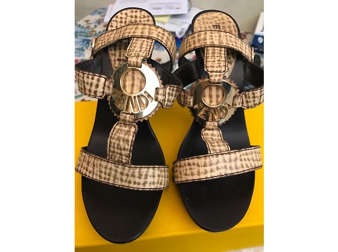 Sandali Fendi in pelle marrone beige Taglia 35 - vista 3