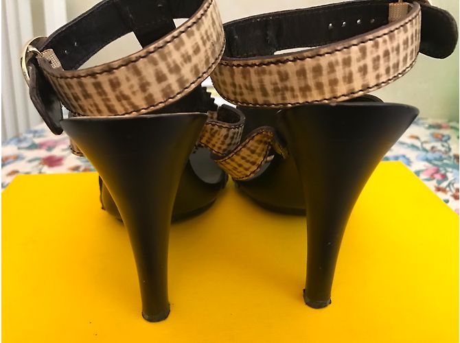 Sandali Fendi in pelle marrone beige Taglia 35 - vista 5