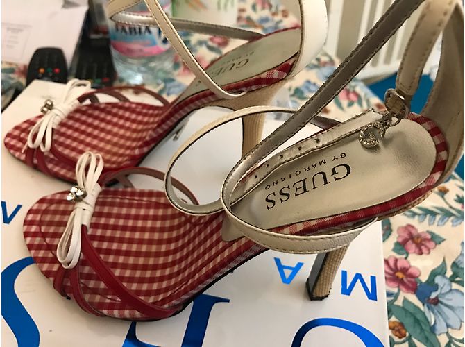 Sandali Guess Marciano in pelle bianchi e rossi 36IT Bianco Rosso - vista 5