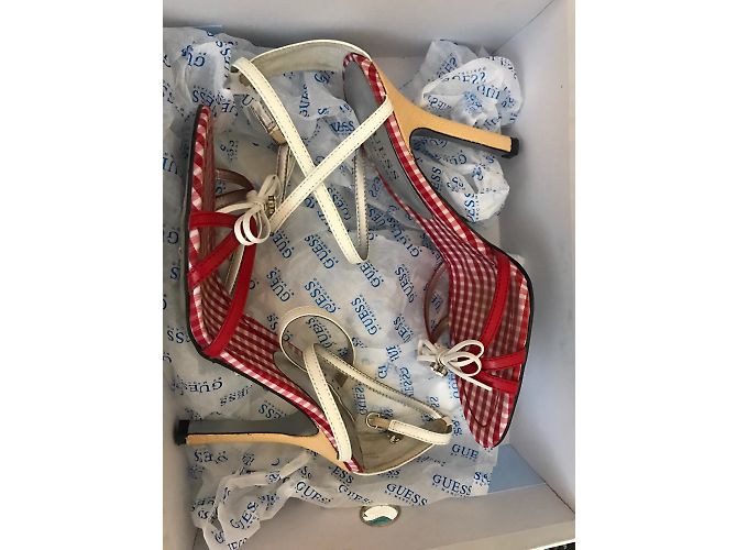 Sandali Guess Marciano in pelle bianchi e rossi 36IT Bianco Rosso - vista 8
