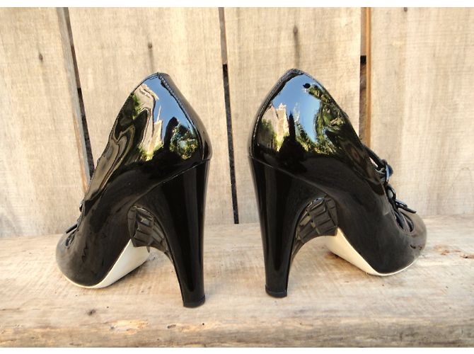 Décolleté Chanel Vogue in vernice nera 37FR Nero - vista 7