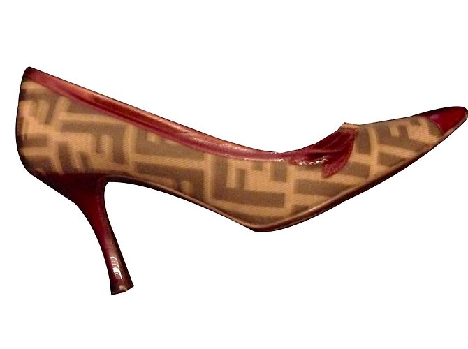 Fendi Lackleder Pumps Dunkelrot Bordeaux - Ansicht 2