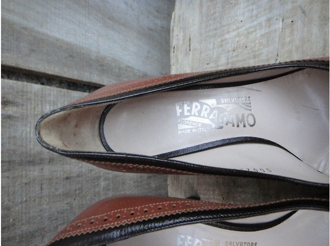 Décolleté Salvatore Ferragamo in pelle marrone nero - vista 4