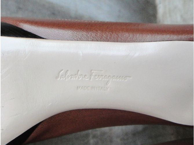 Décolleté Salvatore Ferragamo in pelle marrone nero - vista 7