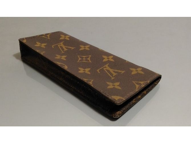 Louis Vuitton Glasses case Hazelnut - view 3