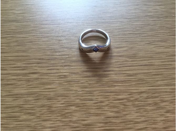 Autre Marque 18ct Weißgold Wishbone Ring mit Saphir und Rubin Größe 57 Blau - Ansicht 4