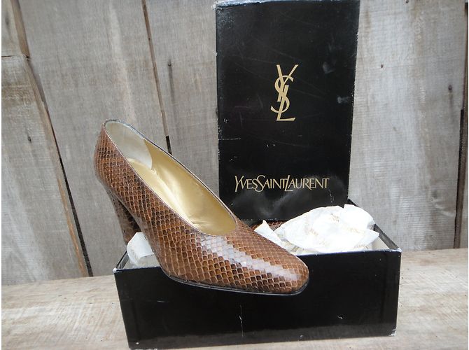Yves Saint Laurent Pumps aus Python Braun - Ansicht 4