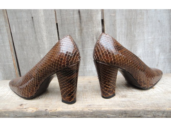 Yves Saint Laurent Pumps aus Python Braun - Ansicht 6