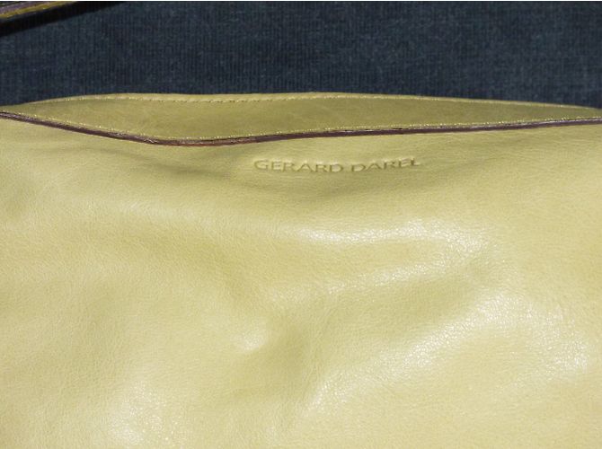 Pochette Candle in pelle gialla Gerard Darel Giallo - vista 10