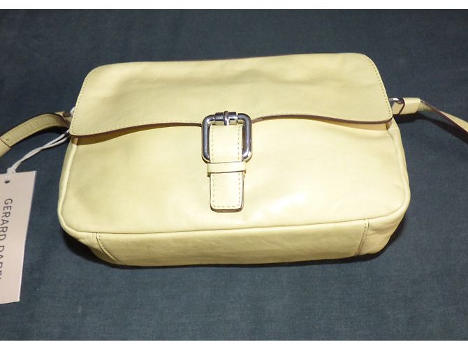 Pochette Candle in pelle gialla Gerard Darel Giallo - vista 6