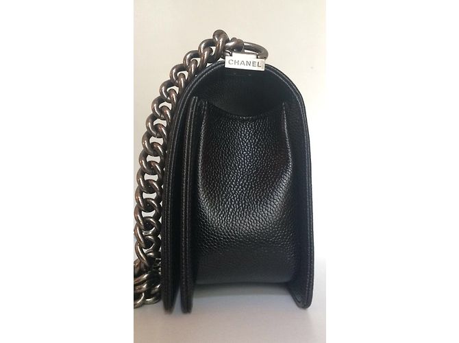 Le Boy Sublime Chanel Boy Medium em couro preto acolchoado - vista 5