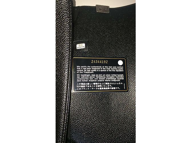 Le Boy Sublime Chanel Boy Medium em couro preto acolchoado - vista 9