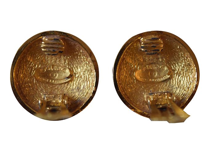 Vintage Ohrstecker mit Chanel-Knopf Golden - Ansicht 2