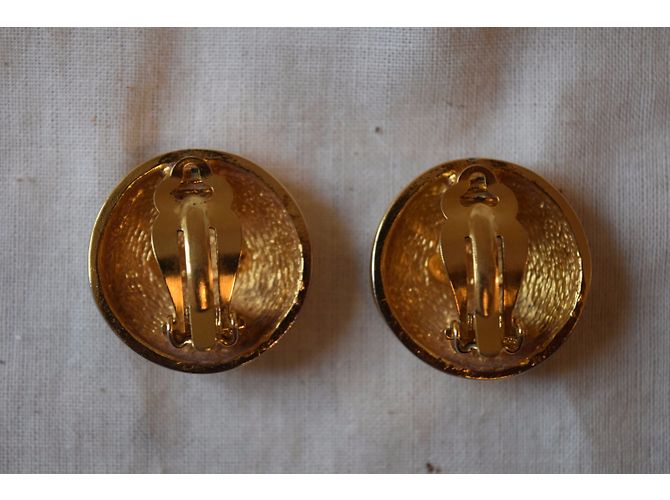 Vintage Ohrstecker mit Chanel-Knopf Golden - Ansicht 5