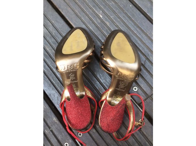 Sandali Dolce & Gabbana Oro e Rosso in Pelle a Punta Aperta D'oro - vista 7