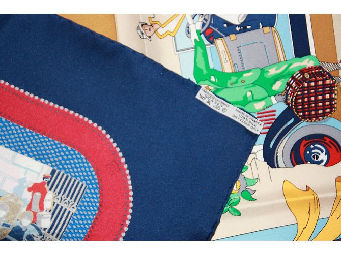 Hermès "L'élégance et le confort en automobile" Sciarpa di seta Blu navy - vista 3