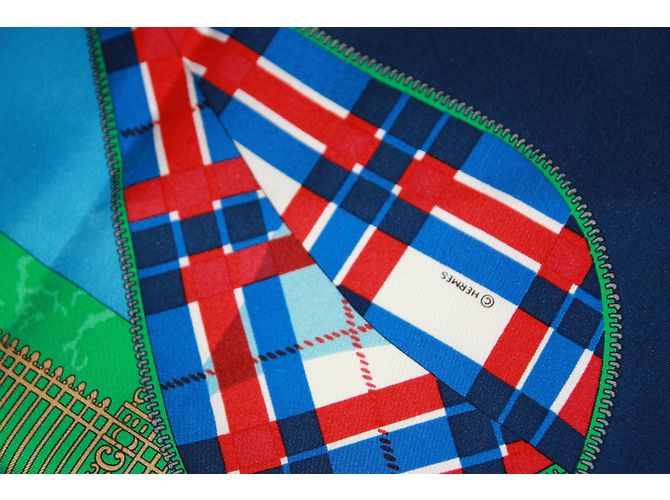 Hermès "L'élégance et le confort en automobile" Sciarpa di seta Blu navy - vista 9