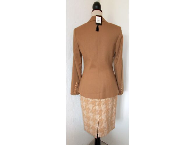 Autre Marque Conjunto de saia e jaqueta de lã e tweed bouclette camelo Tamanho 38 - vista 4