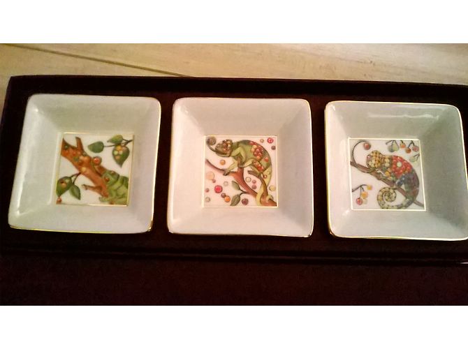Boucheron Set aus 3 weißen Porzellan Schalen mit Tiermuster - Ansicht 3