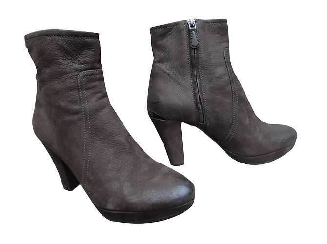 Botines Prada de piel marrón oscuro - vista 2