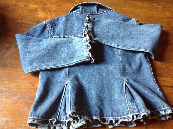 Autre Marque Okids Jeansjacke für Mädchen Blau mit Rüschendetails Größe 7 Jahre - Ansicht 2