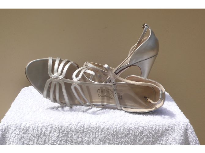 Décolleté Salvatore Ferragamo in pelle argento - vista 2