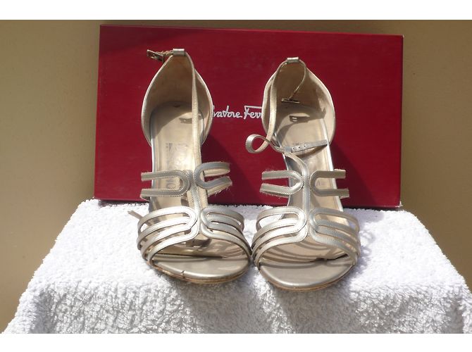 Décolleté Salvatore Ferragamo in pelle argento - vista 5