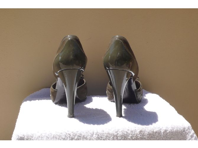 Salvatore Ferragamo Pumps Dunkelgrau Leder Lackleder Anthrazitgrau - Ansicht 4