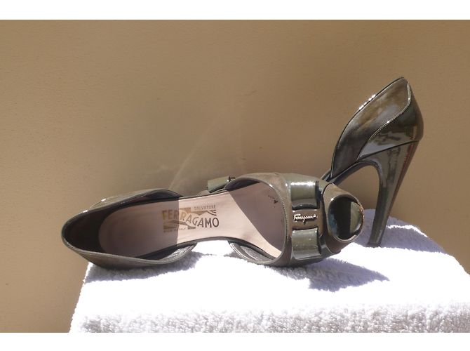 Salvatore Ferragamo Pumps Dunkelgrau Leder Lackleder Anthrazitgrau - Ansicht 5