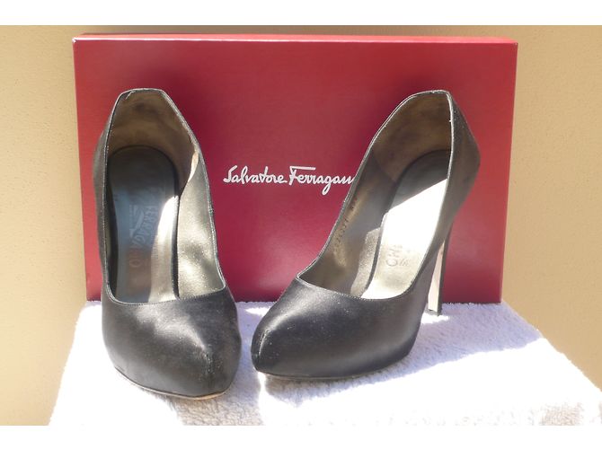 Décolleté Salvatore Ferragamo in raso nero 12cm - vista 5