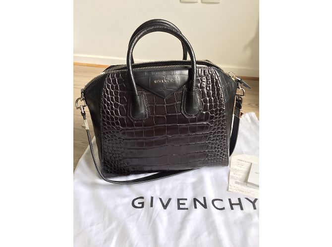 Givenchy Antigona - vue 3